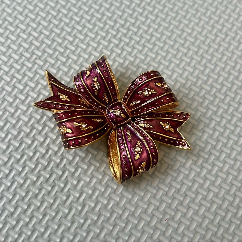 JOAN RIVERS Purple BOW Brooch Purple Enamel Clear Rhinestones Gold Plated Metal